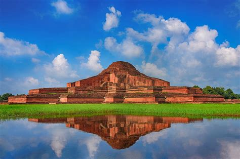 The 9th-century ruins of Somapura Mahavihara - Smoke Tree Manor