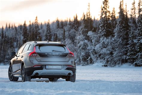 The all-new Volvo V40 Cross Country in northern Sweden - Volvo Cars ...