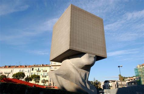 La Tete Carrée: when surrealist sculpture meets architecture