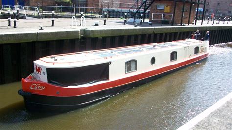 Beautiful hull shape and original design. This is "Clara". A Dutch ...