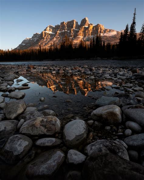 Sunrise at Castle Mountain, Banff Alberta [oc][4000x5000] @felixsunphoto : r/EarthPorn