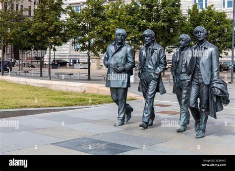 Beatles Statue. Liverpool Pier Head Stock Photo - Alamy