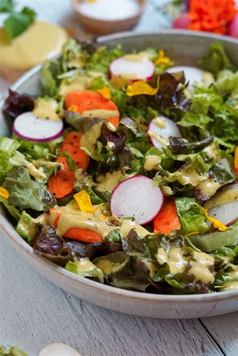 Red Leaf Lettuce Salad with Raisins, Walnuts, and Curry Tahini Dressing ...