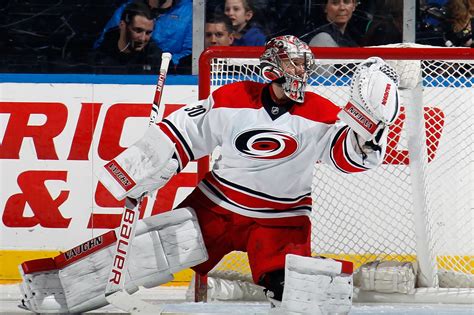 Blackhawks to sign goaltender Cam Ward to 1-year, $2.5 million deal, per report