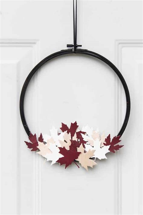 How To Make A Canada Day Wreath - Home Trends Magazine