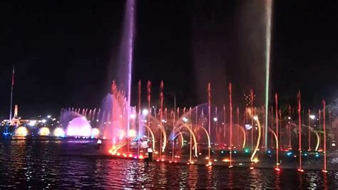 Rizal Park, Luneta dancing fountain, light and sound show - YouTube