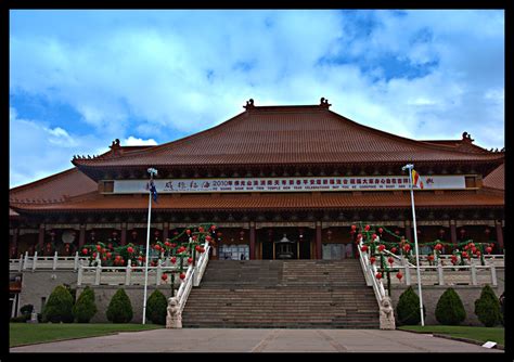 Nan Tien temple | This is the gate to the main shrine at the… | Flickr