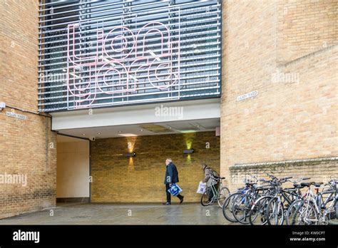 Entrance to the Lion yard shopping centre, Cambridge, England Stock ...