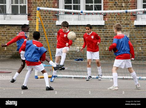 Year 6 Pupils at Brackenbury Primary School participate in a sports Stock Photo: 49813580 - Alamy