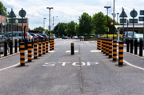 Retractable bollards versus fold-down bollards