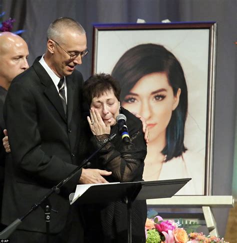 Christina Grimmie's funeral services sees hundreds in line for memorial | Daily Mail Online