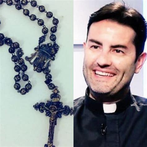 "The Best Weapon": A Priest's 7 Personal Stories About the Power of Praying the Rosary
