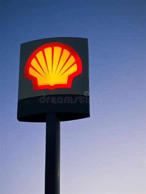 Shell Oil Company Logo Illuminated. Illuminated sign for the global ...