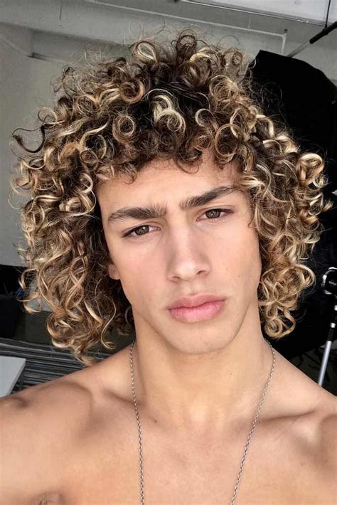 All About Jewfro Hairstyles: How To Get, Wear, And Take Care Of Eye-Catching Curls | Highlights ...