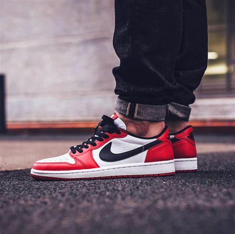 Air Jordan 1 Retro Low OG Varisty Red | SOLETOPIA