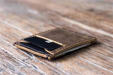 JooJoobs Handmade Minimal Customizable Leather Wallet | Gadgetsin