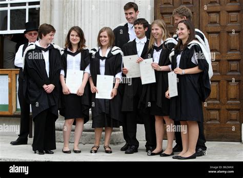 GRADUATION CEREMONY FOR STUDENTS AT CAMBRIDGE UNIVERSITY Stock Photo ...