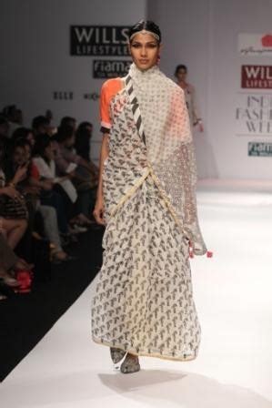 Anupamaa presents Ishq-e-Dilli line at Wills Fashion Week | Fashion, India fashion week, India ...