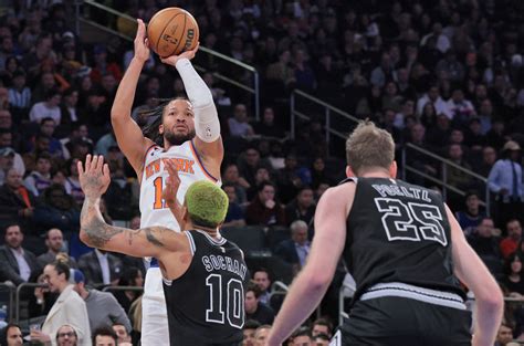 Jalen Brunson's 38-point night propels Knicks past Spurs