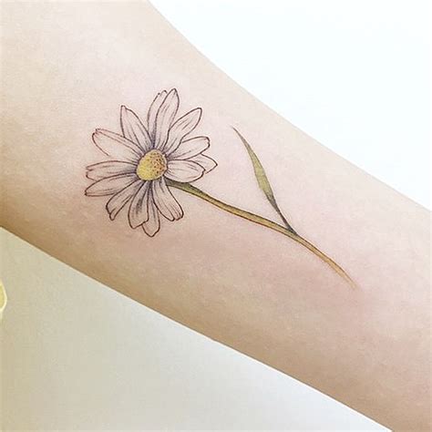 Beautiful Tattoo of a Daisy Ideas You Will Want to Copy - Glaminati