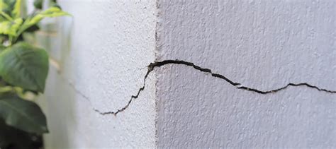 How to Effectively Fix Wall Cracks Before the Rainy Season? - Nerolac