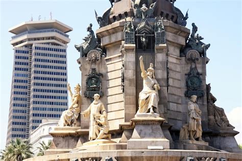 Premium Photo | Statue christopher columbus city barcelona