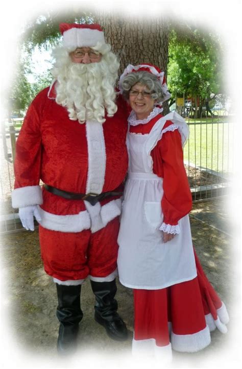 Mr and Mrs Claus - Totally frocked