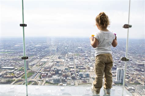 Willis Tower Skydeck: Chicago Skyline Tours & Stunning Views