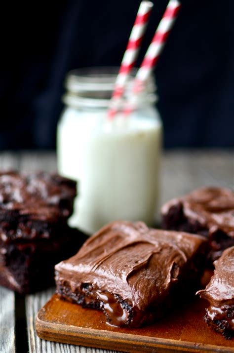 Yammie's Noshery: Chewy Gooey Brownies with Creamy Chocolate Frosting ...