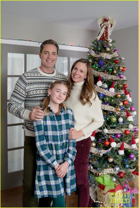 Photo: rachel boston victor webster christmas cookie hallmark 22 | Photo 4861595 | Just Jared