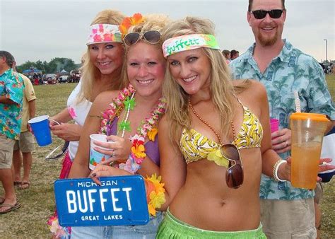 Jimmy Buffett Tailgating Girls | Jimmy buffett, Jimmy buffett party, Jimmy