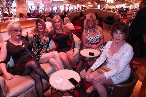 Inside the Bellagio Casino, Las Vegas | Sharing a cocktail … | Flickr