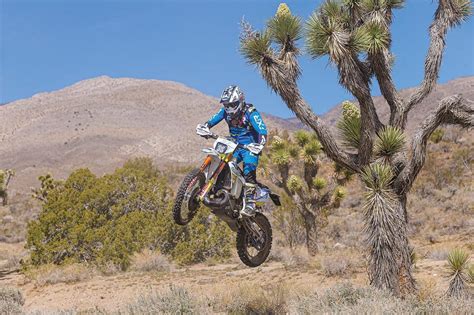 EXTREME HUSQVARNA 300 2-STROKE: BEHIND THE BUILD - Dirt Bike Magazine