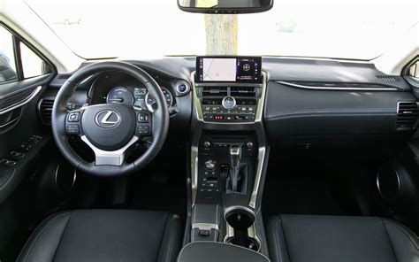 Lexus NX 300h AWD 2018 | SUV Drive