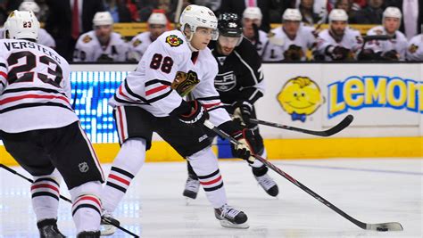 Patrick Kane notches three points in Blackhawks' 5-3 win over Kings