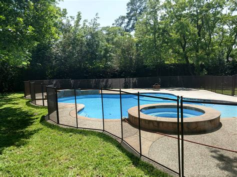 A Mesh Pool Fence Is the Way to Go | Life Saver Of Houston