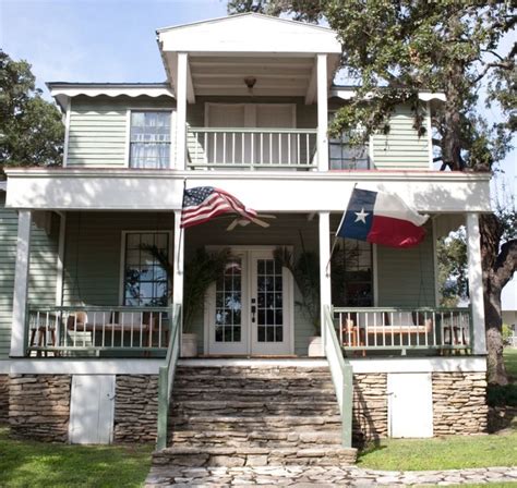 I love this place..its amazing!The Round Top Inn is located in historic Round Top, Texas, one of ...