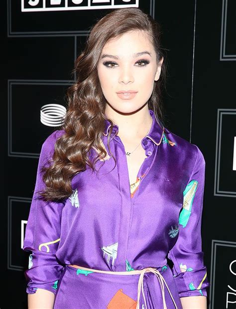 Hailee Steinfeld Quirky in Vionnet Dress and Casadei ‘Tibet’ Sandals at 2016 SESAC Pop Music ...