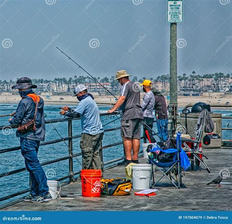 Fishermen Pier Huntington Beach California Editorial Stock Image - Image of railing, bait: 197004079