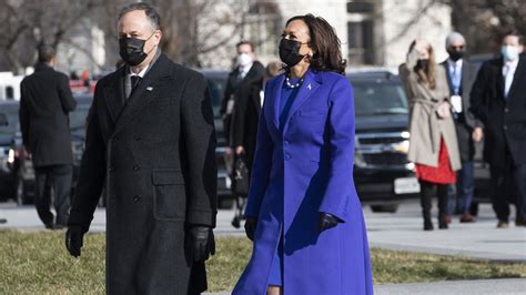 Kamala Harris' purple outfit made a poignant statement at Biden ...