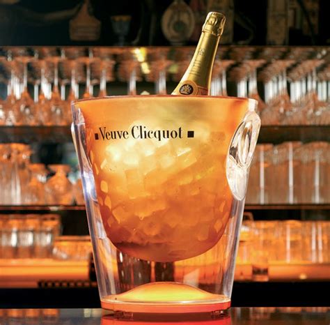 Veuve Clicquot bar ice bucket | Champanhe, Garrafas, Embalagens