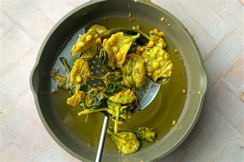 Best Spinach Pakora Chaat Recipe | Food Network Canada