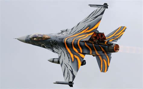 F-16 Falcon As A Tiger HD desktop wallpaper : Widescreen : High Definition : Fullscreen