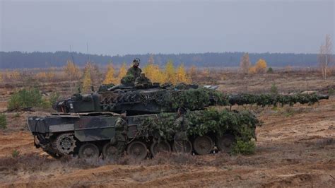 Why Germany delayed sending Leopard 2 tanks to Ukraine - BBC News