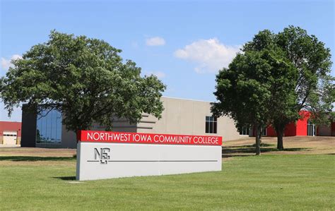 Best Community Colleges in Iowa (2023-24)