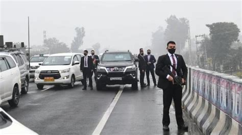 PM Modi's convoy had vehicles of top state officials without anyone ...