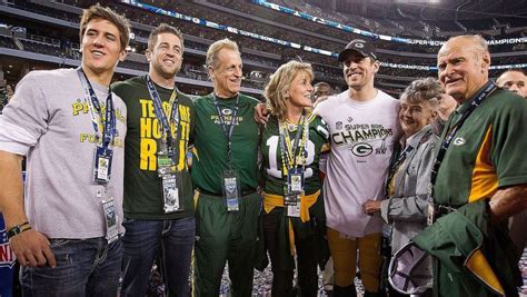 All about Aaron Rodgers' parents: Aaron fell out with his family in 2014 - VoxBliss