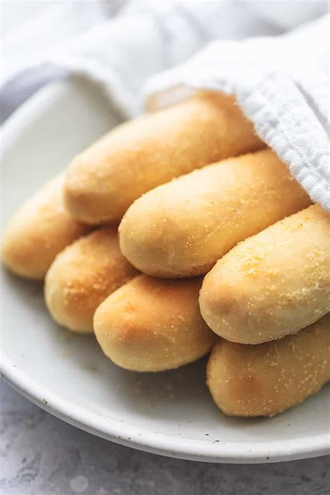 Olive Garden Breadsticks - Creme De La Crumb