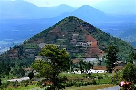 New evidence suggests Indonesia's Gunung Padang could be world’s oldest ...