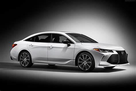 2048x1536 resolution | white Toyota sedan, Toyota Avalon, 2018 Cars, 4k ...